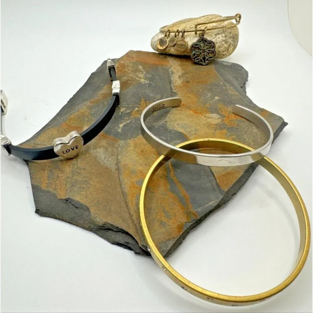 Jewelry Lot of 4 bracelets Alex and Ani Gold Tone USA Flag Charm Costume - Picture 1 of 16